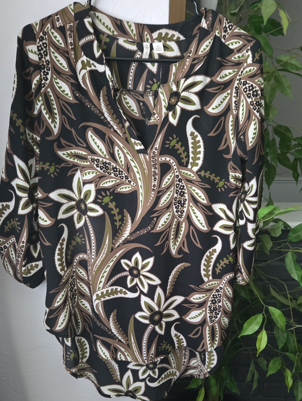 Cato Black Floral V-Neck Blouse with Brown and Cream Accents